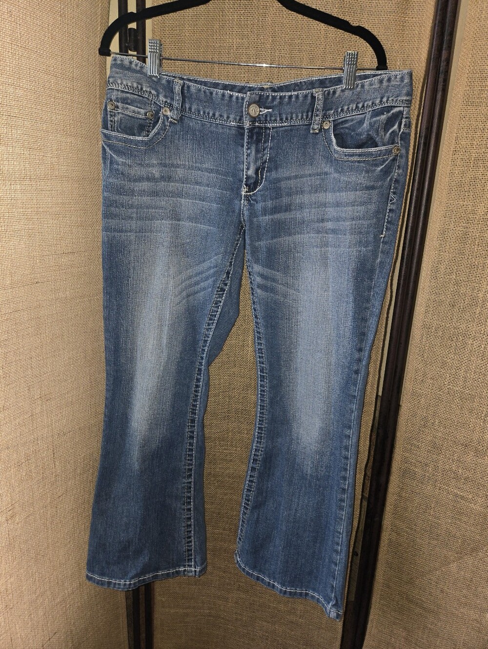 Maurice's Low Rise Whiskers 11/12 X Short Jeans